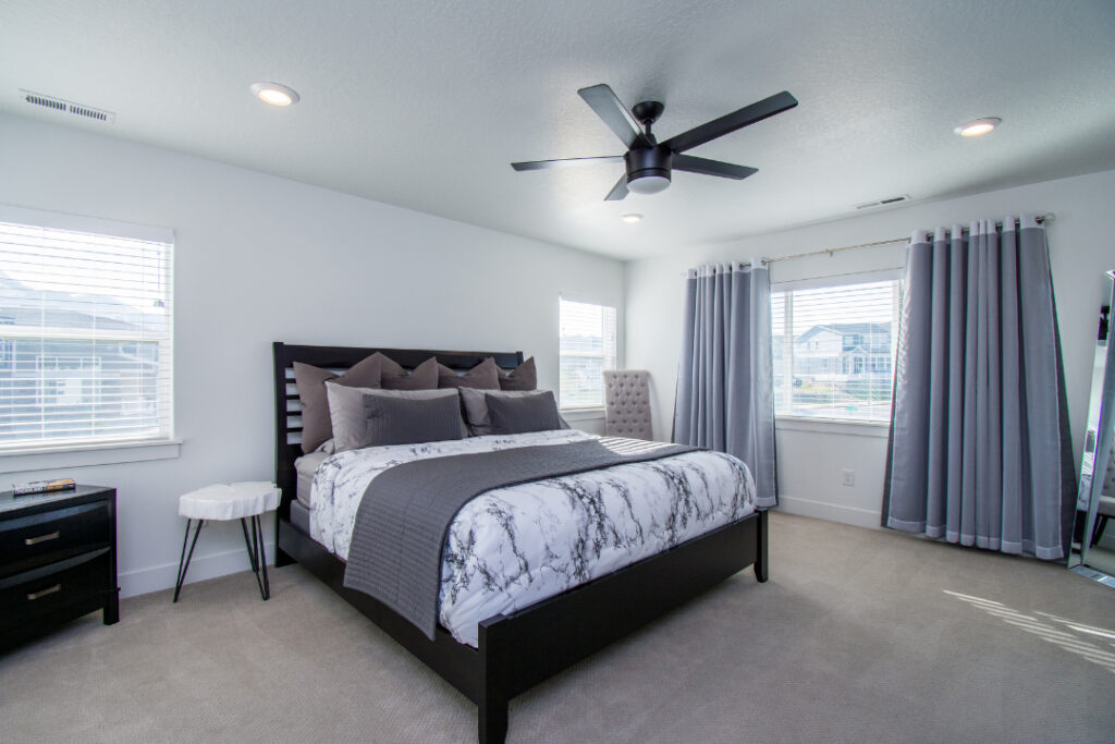Clutter-free bedroom for better sleep
